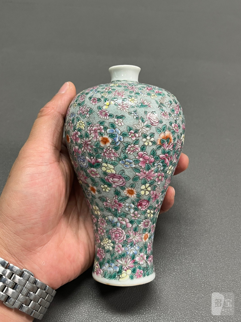清晚期  粉彩“百花不落地”梅瓶 - 图7
